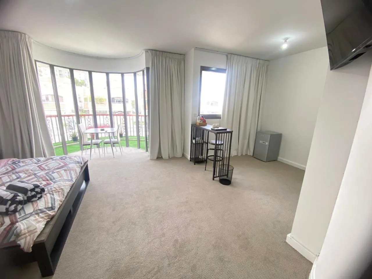 Homestay Dinar - Cozy Master Bedroom Abu Dhabi United Arab Emirates