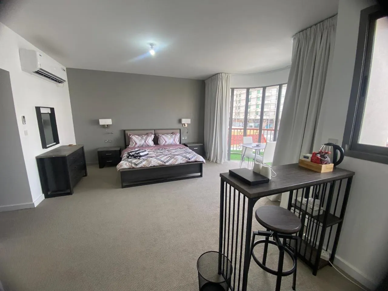 Dinar - Cozy Master Bedroom Abu Dhabi Homestay