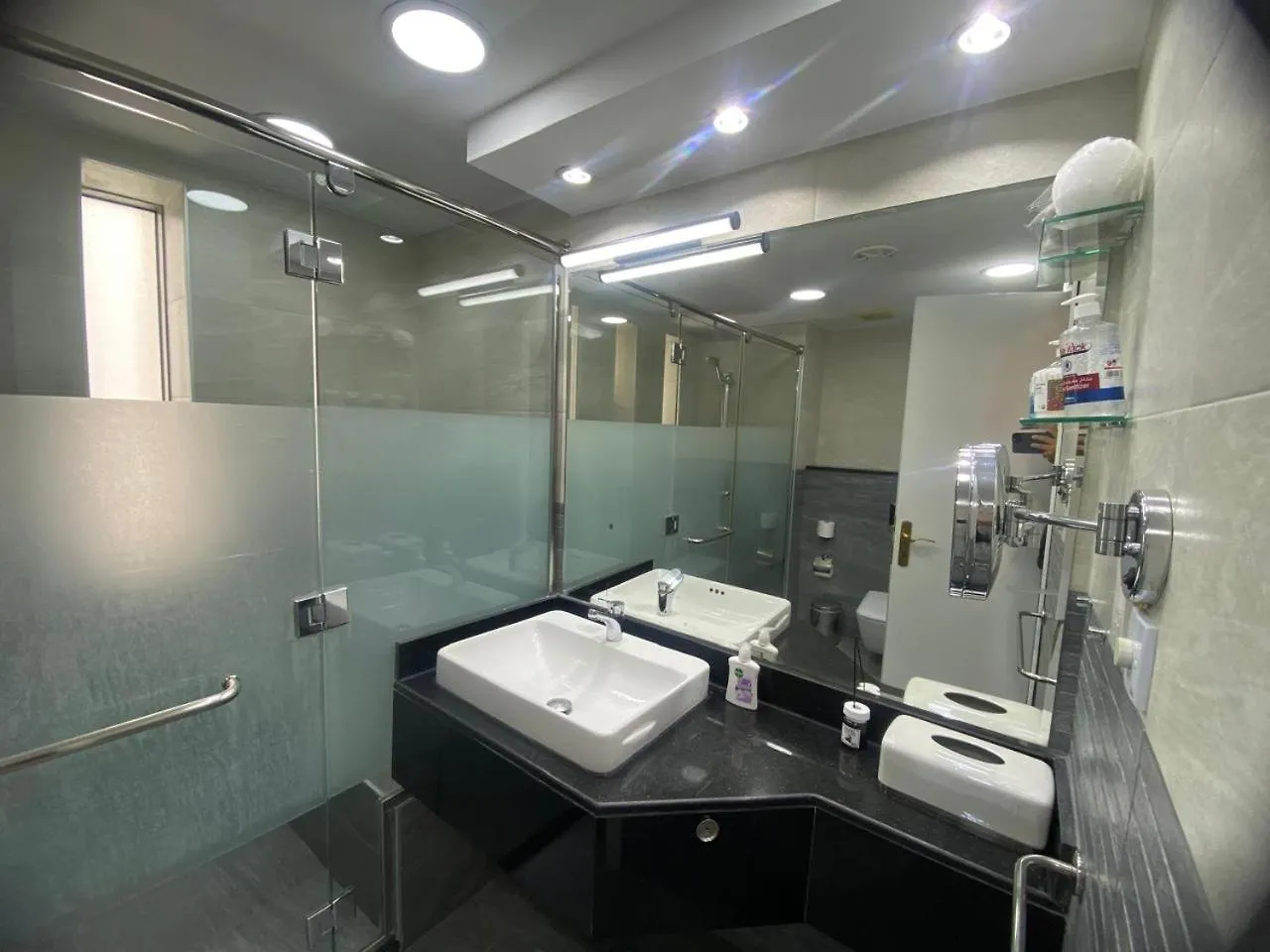 Homestay Dinar - Cozy Master Bedroom Abu Dhabi