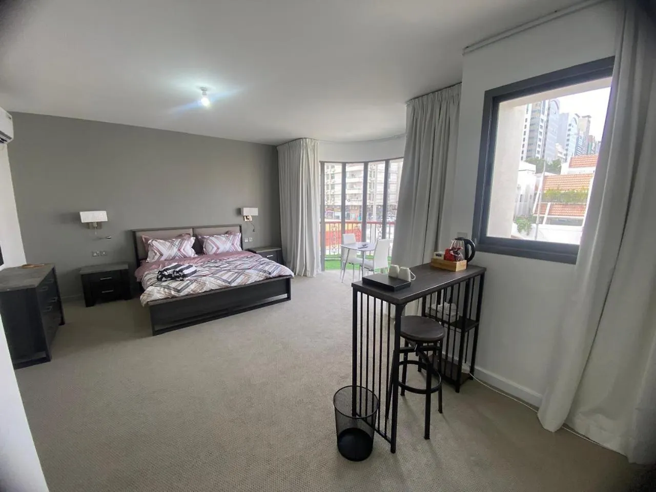 Homestay Dinar - Cozy Master Bedroom Abu Dhabi