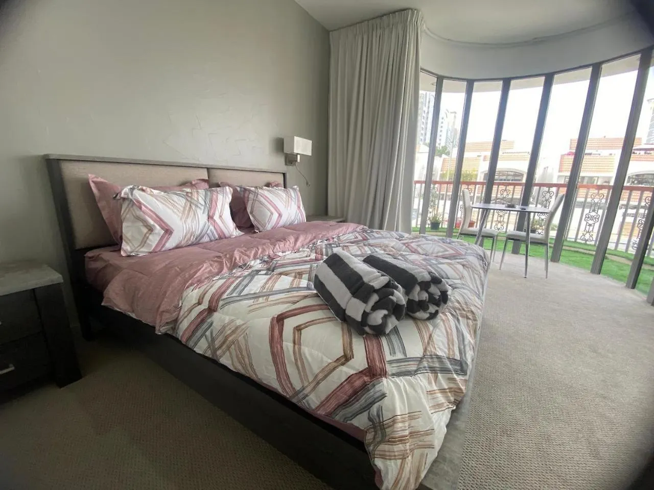 Homestay Dinar - Cozy Master Bedroom Abu Dhabi
