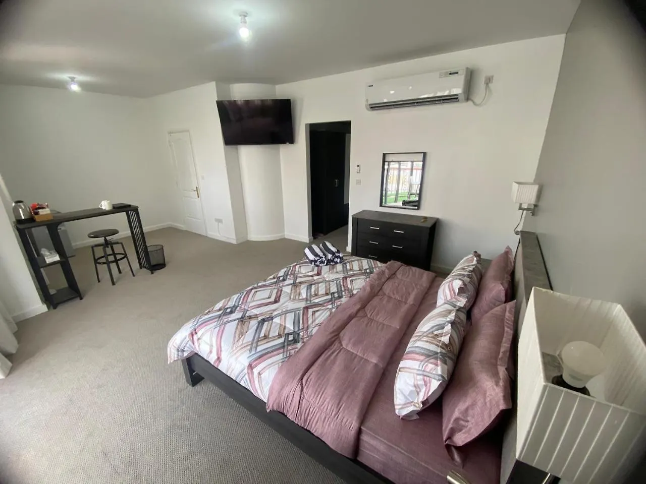 Dinar - Cozy Master Bedroom Abu Dhabi 0*,  United Arab Emirates